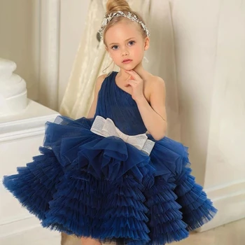 פרח ילדה שמלות בצבע כחול כהה בשכבות כתף אחת ילדה נסיכה קשת יום הולדת טקס החלוק דה Demoiselle שמלת ההתייחדות הראשונה